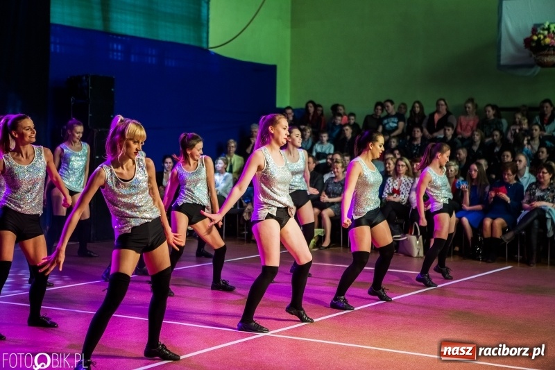Zdjęcie w galerii na portalu naszraciborz.pl: Jubileusz 30-lecia zespołu tanecznego Uśmiech z udziałem Ani Wyszkoni  wiadomości z regionu