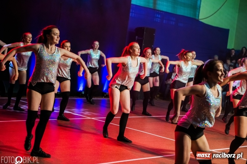 Zdjęcie w galerii na portalu naszraciborz.pl: Jubileusz 30-lecia zespołu tanecznego Uśmiech z udziałem Ani Wyszkoni  wiadomości z regionu