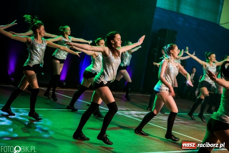 Zdjęcie w galerii na portalu naszraciborz.pl: Jubileusz 30-lecia zespołu tanecznego Uśmiech z udziałem Ani Wyszkoni  wiadomości z regionu