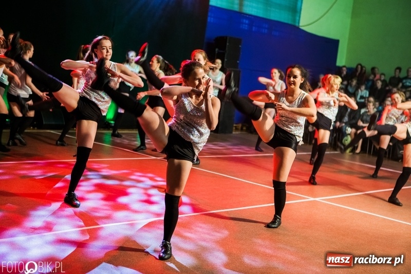 Zdjęcie w galerii na portalu naszraciborz.pl: Jubileusz 30-lecia zespołu tanecznego Uśmiech z udziałem Ani Wyszkoni  wiadomości z regionu