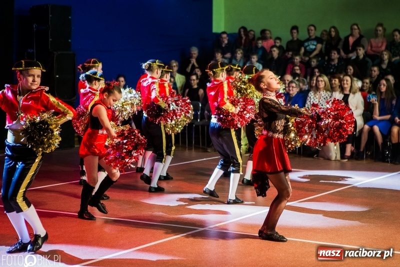 Zdjęcie w galerii na portalu naszraciborz.pl: Jubileusz 30-lecia zespołu tanecznego Uśmiech z udziałem Ani Wyszkoni  wiadomości z regionu