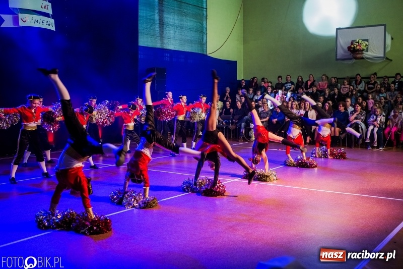 Zdjęcie w galerii na portalu naszraciborz.pl: Jubileusz 30-lecia zespołu tanecznego Uśmiech z udziałem Ani Wyszkoni  wiadomości z regionu