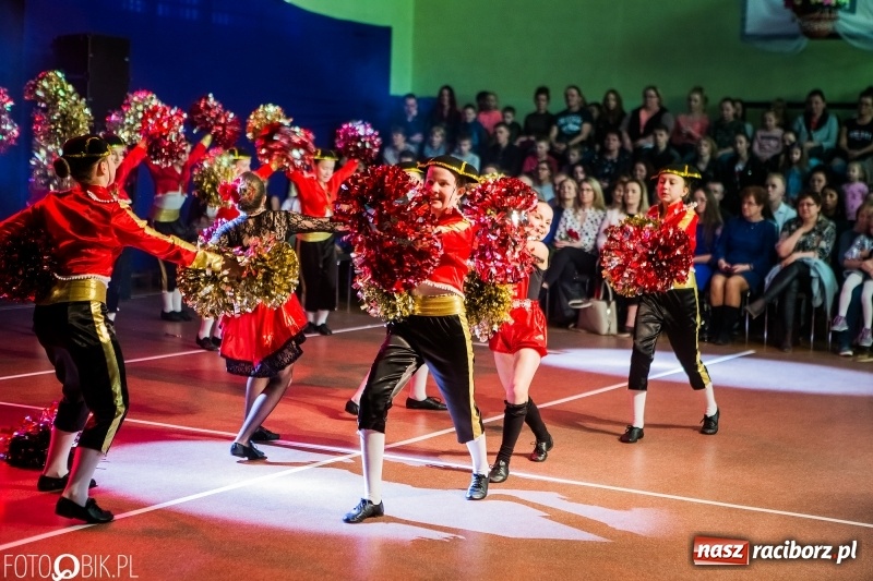 Zdjęcie w galerii na portalu naszraciborz.pl: Jubileusz 30-lecia zespołu tanecznego Uśmiech z udziałem Ani Wyszkoni  wiadomości z regionu