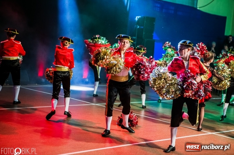 Zdjęcie w galerii na portalu naszraciborz.pl: Jubileusz 30-lecia zespołu tanecznego Uśmiech z udziałem Ani Wyszkoni  wiadomości z regionu