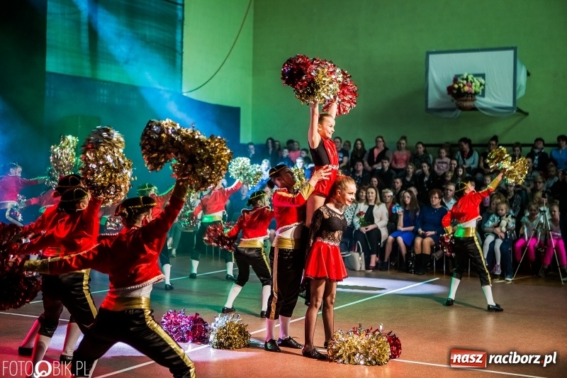 Zdjęcie w galerii na portalu naszraciborz.pl: Jubileusz 30-lecia zespołu tanecznego Uśmiech z udziałem Ani Wyszkoni  wiadomości z regionu