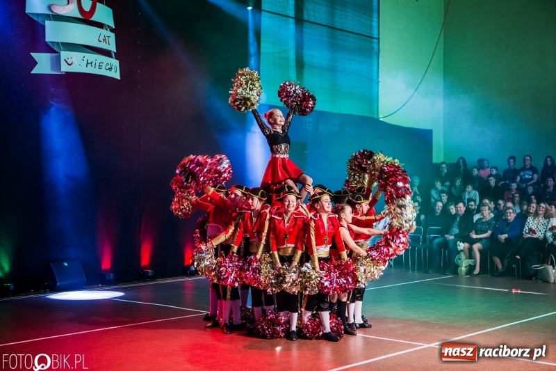 Zdjęcie w galerii na portalu naszraciborz.pl: Jubileusz 30-lecia zespołu tanecznego Uśmiech z udziałem Ani Wyszkoni  wiadomości z regionu