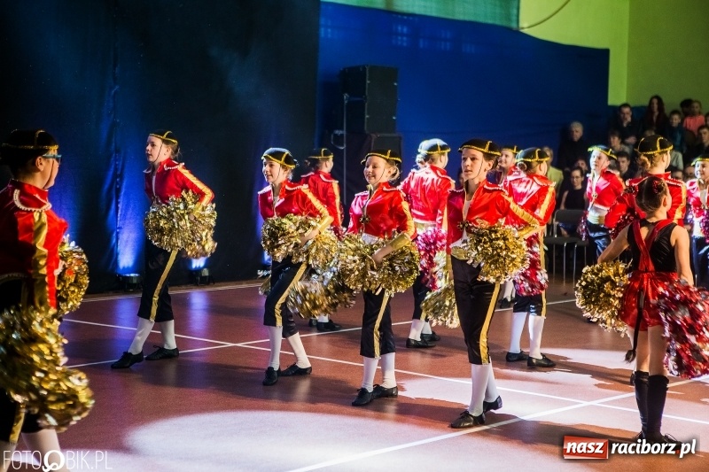 Zdjęcie w galerii na portalu naszraciborz.pl: Jubileusz 30-lecia zespołu tanecznego Uśmiech z udziałem Ani Wyszkoni  wiadomości z regionu