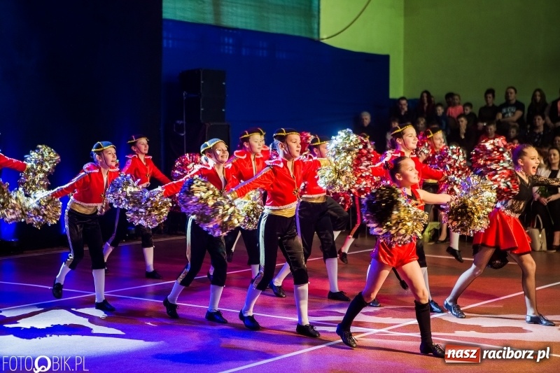 Zdjęcie w galerii na portalu naszraciborz.pl: Jubileusz 30-lecia zespołu tanecznego Uśmiech z udziałem Ani Wyszkoni  wiadomości z regionu
