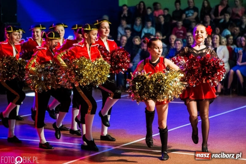 Zdjęcie w galerii na portalu naszraciborz.pl: Jubileusz 30-lecia zespołu tanecznego Uśmiech z udziałem Ani Wyszkoni  wiadomości z regionu