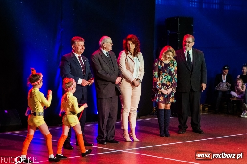 Zdjęcie w galerii na portalu naszraciborz.pl: Jubileusz 30-lecia zespołu tanecznego Uśmiech z udziałem Ani Wyszkoni  wiadomości z regionu