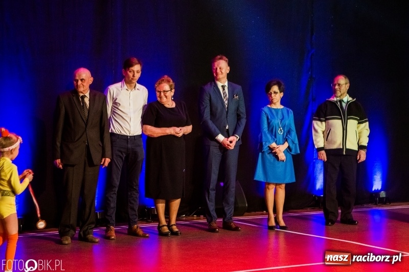 Zdjęcie w galerii na portalu naszraciborz.pl: Jubileusz 30-lecia zespołu tanecznego Uśmiech z udziałem Ani Wyszkoni  wiadomości z regionu