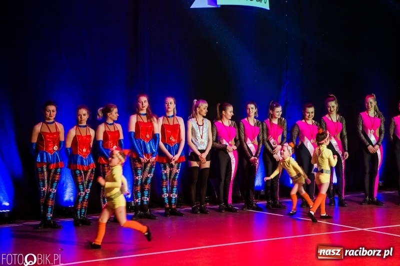 Zdjęcie w galerii na portalu naszraciborz.pl: Jubileusz 30-lecia zespołu tanecznego Uśmiech z udziałem Ani Wyszkoni  wiadomości z regionu