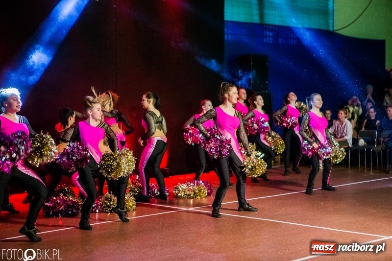 Zdjęcie w galerii na portalu naszraciborz.pl: Jubileusz 30-lecia zespołu tanecznego Uśmiech z udziałem Ani Wyszkoni  wiadomości z regionu