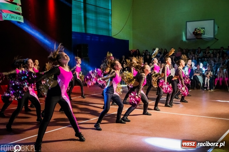 Zdjęcie w galerii na portalu naszraciborz.pl: Jubileusz 30-lecia zespołu tanecznego Uśmiech z udziałem Ani Wyszkoni  wiadomości z regionu