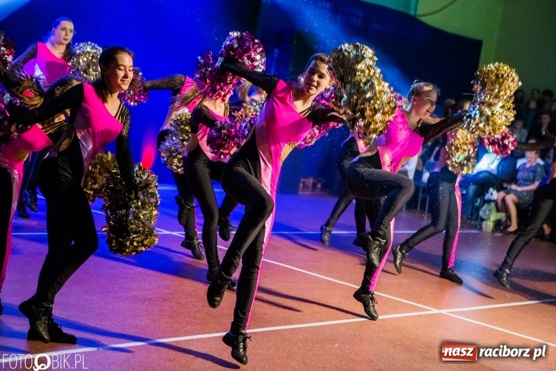 Zdjęcie w galerii na portalu naszraciborz.pl: Jubileusz 30-lecia zespołu tanecznego Uśmiech z udziałem Ani Wyszkoni  wiadomości z regionu