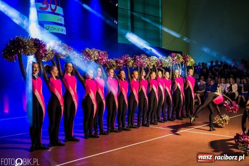 Zdjęcie w galerii na portalu naszraciborz.pl: Jubileusz 30-lecia zespołu tanecznego Uśmiech z udziałem Ani Wyszkoni  wiadomości z regionu