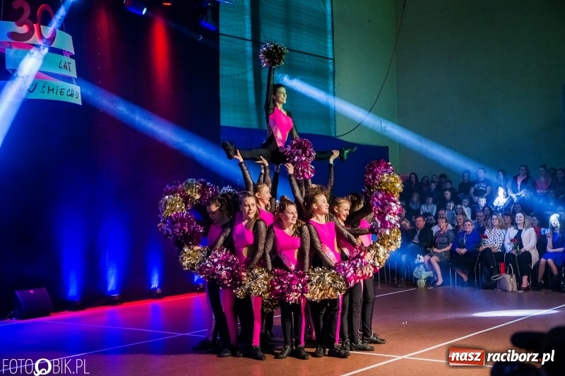 Zdjęcie w galerii na portalu naszraciborz.pl: Jubileusz 30-lecia zespołu tanecznego Uśmiech z udziałem Ani Wyszkoni  wiadomości z regionu