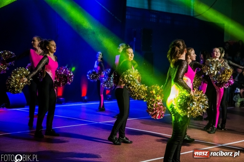 Zdjęcie w galerii na portalu naszraciborz.pl: Jubileusz 30-lecia zespołu tanecznego Uśmiech z udziałem Ani Wyszkoni  wiadomości z regionu