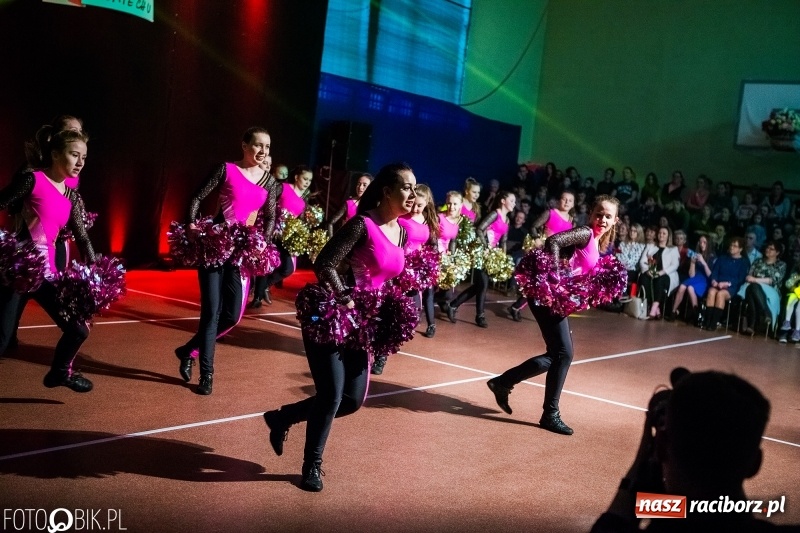 Zdjęcie w galerii na portalu naszraciborz.pl: Jubileusz 30-lecia zespołu tanecznego Uśmiech z udziałem Ani Wyszkoni  wiadomości z regionu