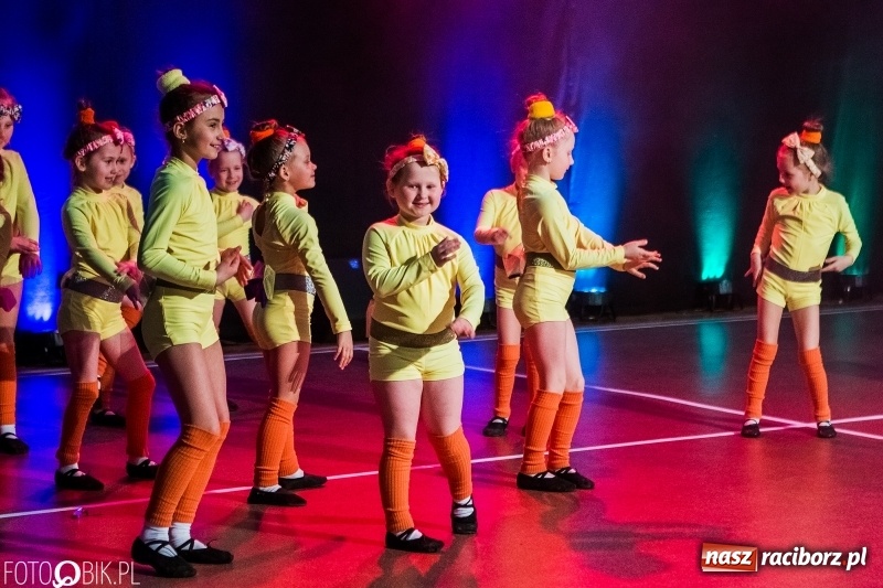 Zdjęcie w galerii na portalu naszraciborz.pl: Jubileusz 30-lecia zespołu tanecznego Uśmiech z udziałem Ani Wyszkoni  wiadomości z regionu