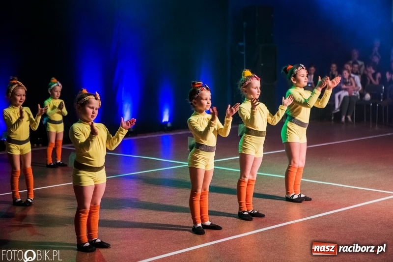 Zdjęcie w galerii na portalu naszraciborz.pl: Jubileusz 30-lecia zespołu tanecznego Uśmiech z udziałem Ani Wyszkoni  wiadomości z regionu