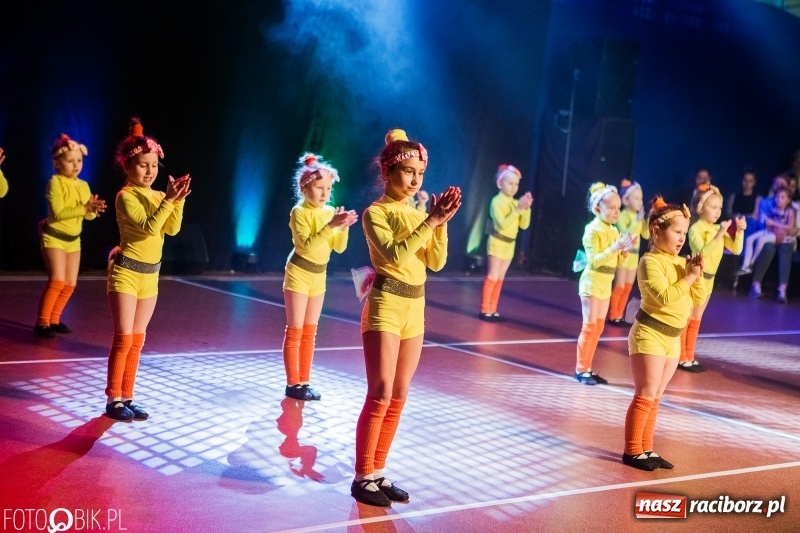 Zdjęcie w galerii na portalu naszraciborz.pl: Jubileusz 30-lecia zespołu tanecznego Uśmiech z udziałem Ani Wyszkoni  wiadomości z regionu