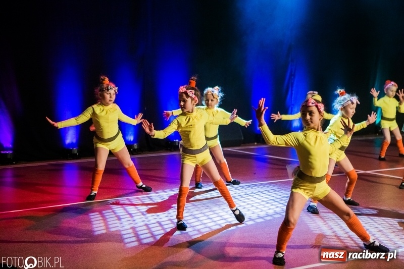 Zdjęcie w galerii na portalu naszraciborz.pl: Jubileusz 30-lecia zespołu tanecznego Uśmiech z udziałem Ani Wyszkoni  wiadomości z regionu