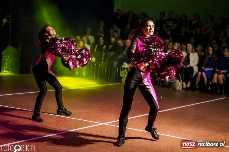 Zdjęcie w galerii na portalu naszraciborz.pl: Jubileusz 30-lecia zespołu tanecznego Uśmiech z udziałem Ani Wyszkoni  wiadomości z regionu