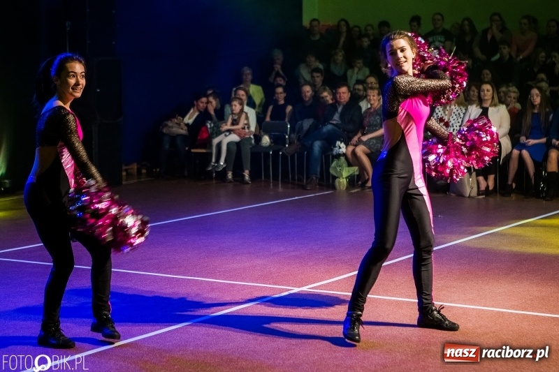 Zdjęcie w galerii na portalu naszraciborz.pl: Jubileusz 30-lecia zespołu tanecznego Uśmiech z udziałem Ani Wyszkoni  wiadomości z regionu