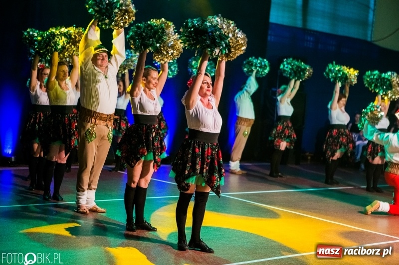 Zdjęcie w galerii na portalu naszraciborz.pl: Jubileusz 30-lecia zespołu tanecznego Uśmiech z udziałem Ani Wyszkoni  wiadomości z regionu