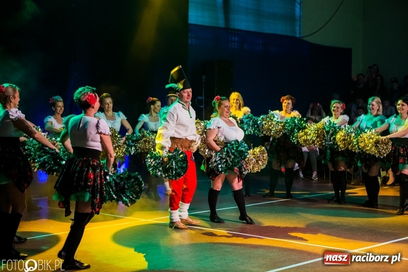 Zdjęcie w galerii na portalu naszraciborz.pl: Jubileusz 30-lecia zespołu tanecznego Uśmiech z udziałem Ani Wyszkoni  wiadomości z regionu
