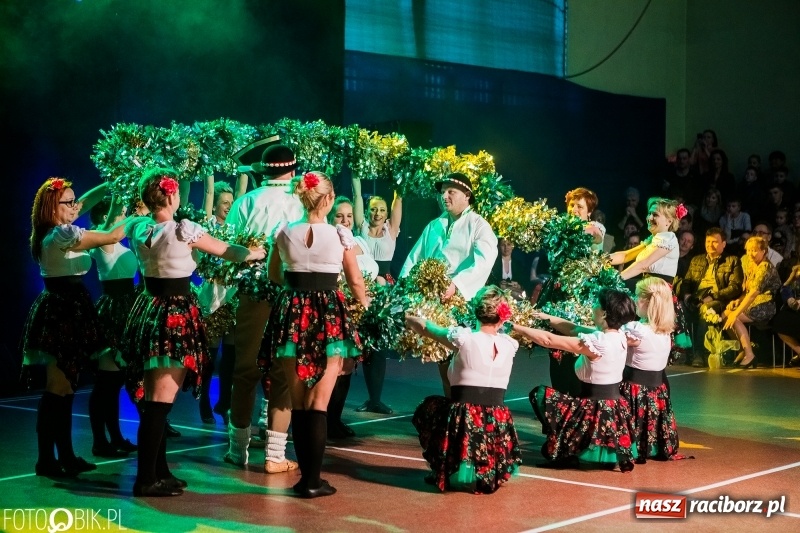Zdjęcie w galerii na portalu naszraciborz.pl: Jubileusz 30-lecia zespołu tanecznego Uśmiech z udziałem Ani Wyszkoni  wiadomości z regionu
