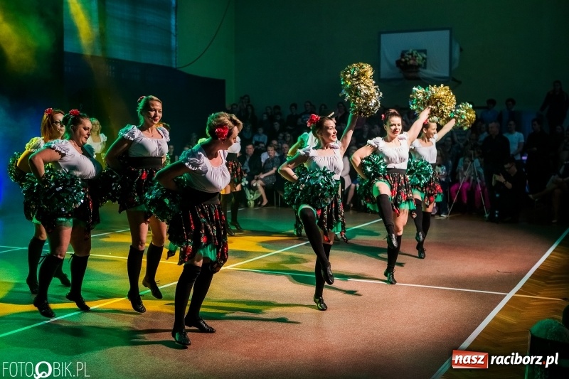 Zdjęcie w galerii na portalu naszraciborz.pl: Jubileusz 30-lecia zespołu tanecznego Uśmiech z udziałem Ani Wyszkoni  wiadomości z regionu