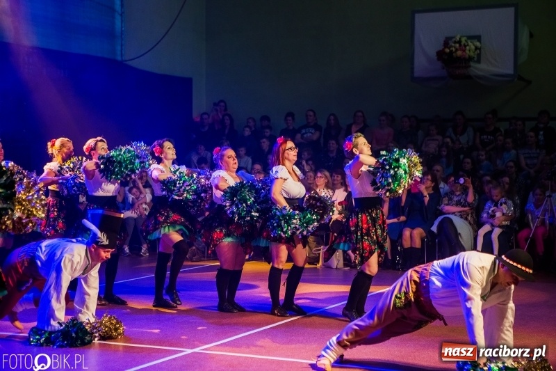 Zdjęcie w galerii na portalu naszraciborz.pl: Jubileusz 30-lecia zespołu tanecznego Uśmiech z udziałem Ani Wyszkoni  wiadomości z regionu