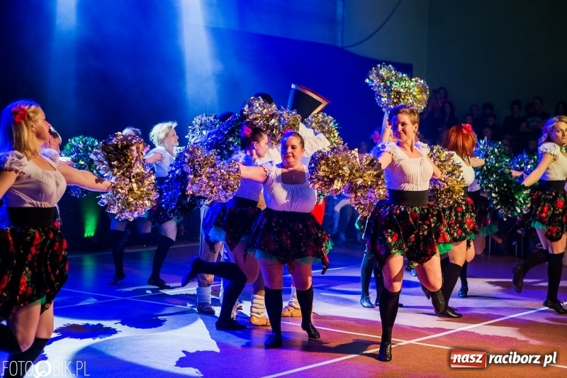Zdjęcie w galerii na portalu naszraciborz.pl: Jubileusz 30-lecia zespołu tanecznego Uśmiech z udziałem Ani Wyszkoni  wiadomości z regionu