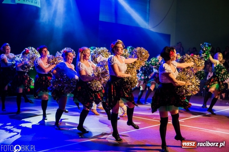 Zdjęcie w galerii na portalu naszraciborz.pl: Jubileusz 30-lecia zespołu tanecznego Uśmiech z udziałem Ani Wyszkoni  wiadomości z regionu