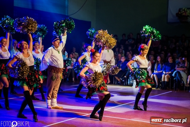 Zdjęcie w galerii na portalu naszraciborz.pl: Jubileusz 30-lecia zespołu tanecznego Uśmiech z udziałem Ani Wyszkoni  wiadomości z regionu