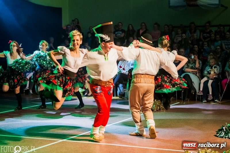 Zdjęcie w galerii na portalu naszraciborz.pl: Jubileusz 30-lecia zespołu tanecznego Uśmiech z udziałem Ani Wyszkoni  wiadomości z regionu