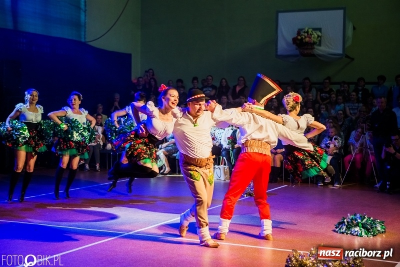 Zdjęcie w galerii na portalu naszraciborz.pl: Jubileusz 30-lecia zespołu tanecznego Uśmiech z udziałem Ani Wyszkoni  wiadomości z regionu