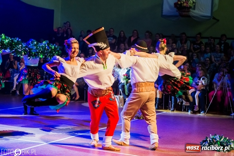 Zdjęcie w galerii na portalu naszraciborz.pl: Jubileusz 30-lecia zespołu tanecznego Uśmiech z udziałem Ani Wyszkoni  wiadomości z regionu