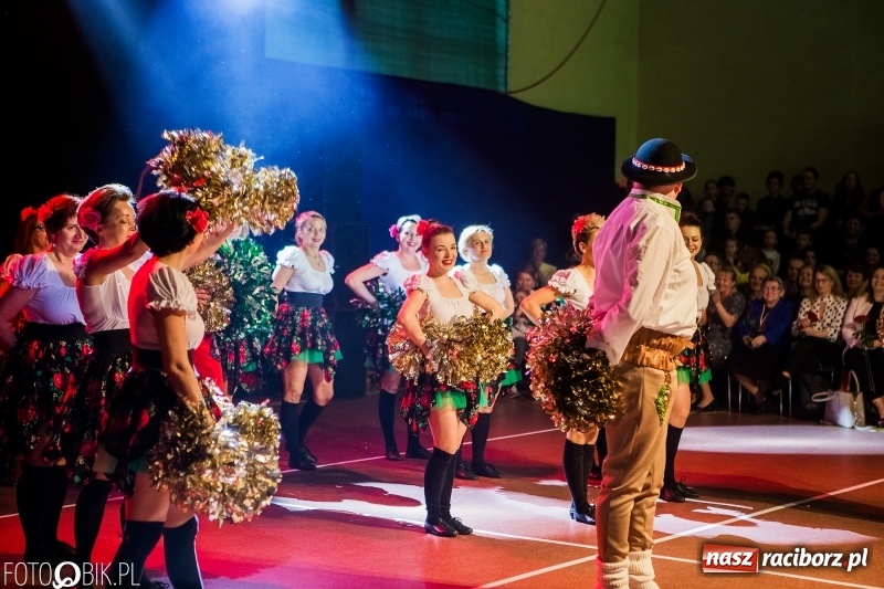 Zdjęcie w galerii na portalu naszraciborz.pl: Jubileusz 30-lecia zespołu tanecznego Uśmiech z udziałem Ani Wyszkoni  wiadomości z regionu