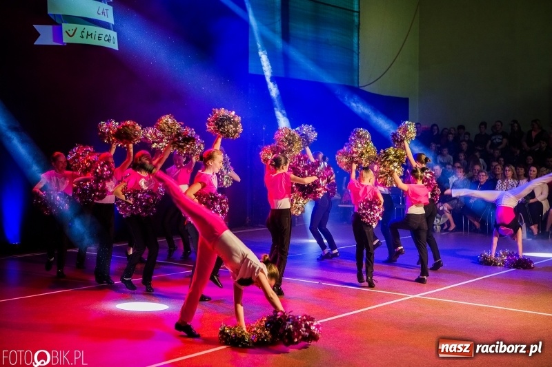 Zdjęcie w galerii na portalu naszraciborz.pl: Jubileusz 30-lecia zespołu tanecznego Uśmiech z udziałem Ani Wyszkoni  wiadomości z regionu