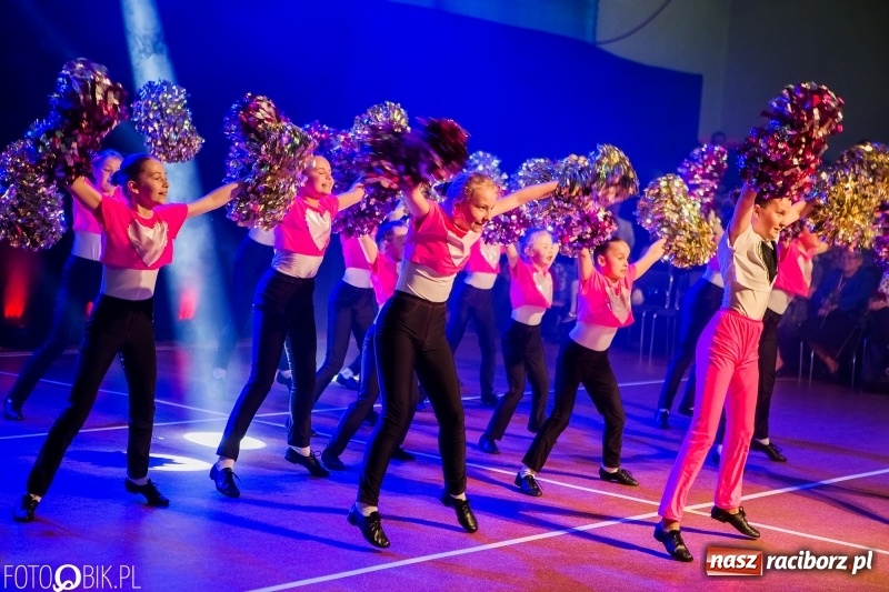 Zdjęcie w galerii na portalu naszraciborz.pl: Jubileusz 30-lecia zespołu tanecznego Uśmiech z udziałem Ani Wyszkoni  wiadomości z regionu