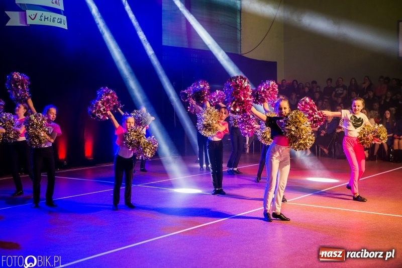 Zdjęcie w galerii na portalu naszraciborz.pl: Jubileusz 30-lecia zespołu tanecznego Uśmiech z udziałem Ani Wyszkoni  wiadomości z regionu