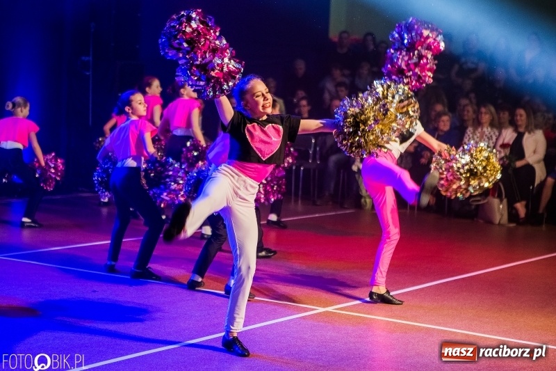 Zdjęcie w galerii na portalu naszraciborz.pl: Jubileusz 30-lecia zespołu tanecznego Uśmiech z udziałem Ani Wyszkoni  wiadomości z regionu