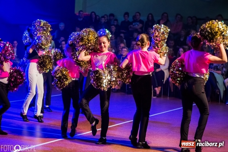 Zdjęcie w galerii na portalu naszraciborz.pl: Jubileusz 30-lecia zespołu tanecznego Uśmiech z udziałem Ani Wyszkoni  wiadomości z regionu