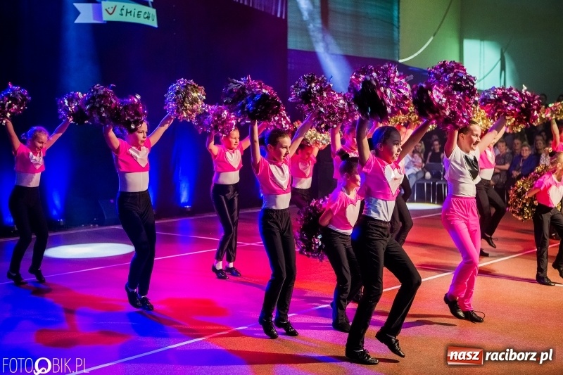 Zdjęcie w galerii na portalu naszraciborz.pl: Jubileusz 30-lecia zespołu tanecznego Uśmiech z udziałem Ani Wyszkoni  wiadomości z regionu