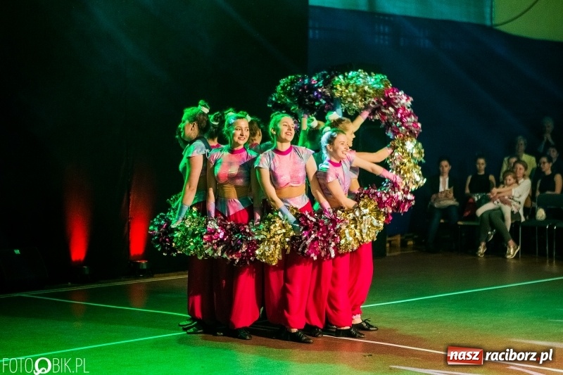 Zdjęcie w galerii na portalu naszraciborz.pl: Jubileusz 30-lecia zespołu tanecznego Uśmiech z udziałem Ani Wyszkoni  wiadomości z regionu