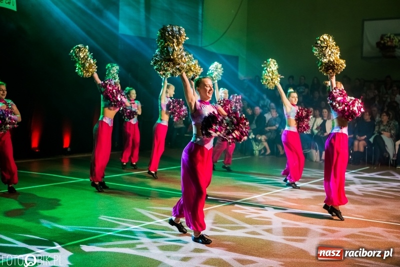 Zdjęcie w galerii na portalu naszraciborz.pl: Jubileusz 30-lecia zespołu tanecznego Uśmiech z udziałem Ani Wyszkoni  wiadomości z regionu