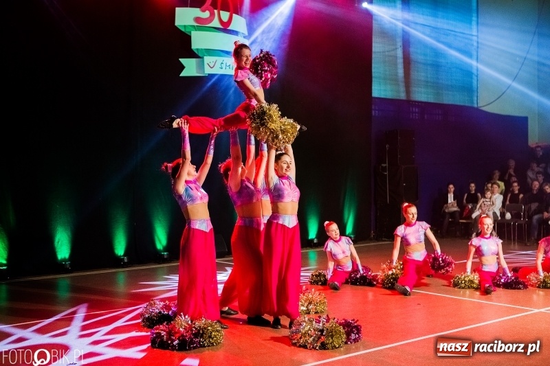 Zdjęcie w galerii na portalu naszraciborz.pl: Jubileusz 30-lecia zespołu tanecznego Uśmiech z udziałem Ani Wyszkoni  wiadomości z regionu